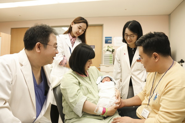 ▲ 면역관용유도 신장 이식 수술을 받은 환자가 국내에서 처음으로 아기를 출산했다.