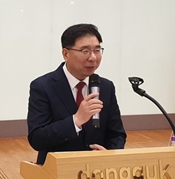 ▲ 경기도약사회 박영달 회장은 "약사가 물질을 넘어 사람을 케어하도록 하는 시대가 정한 약료의 의미를 구현하자"라고 강조했다.