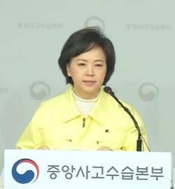 식약처 이의경 처장이 보건용 마스크 및 손소독제 긴급수급조정조치 개정을 통해, 마스크 수출 억제와 생산량 공적판매처 출고 등에 대한 법적 근거 마련을 발표했다.