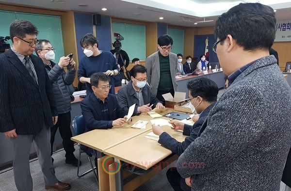 ▲ 치협 선관위는 지난 10일 제31대 회장단 선거 개표를 진행했다. 