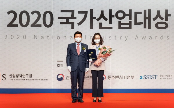 ▲ 한국아스트라제네카가 28일 ‘2020 국가산업대상’에서 올해로 3년 연속 고용친화 부문 수상의 영예를 안았다.