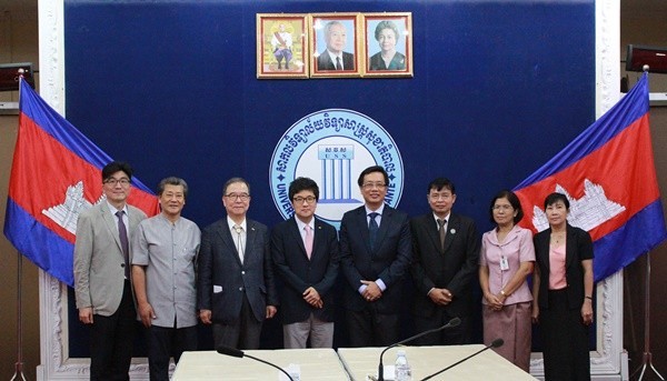 ▲ 순천향대학교와 캄보디아 국립의과대학은 최근 보건의료분야의 상호 발전과 교류를 위한 업무협약을 체결했다.