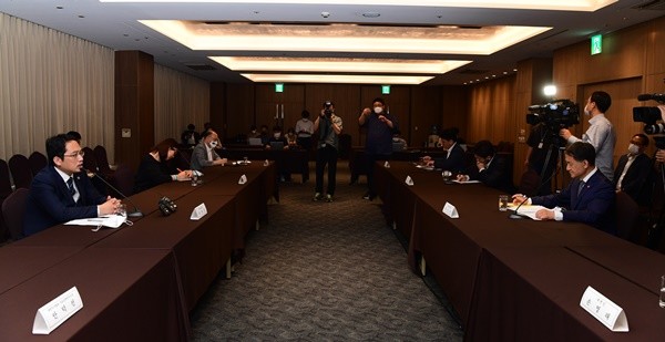 ▲ 복지부와 의협은 19일 의ㆍ정 간담회를 진행했다. ‘사진제공: 의료전문지 사진기자단’