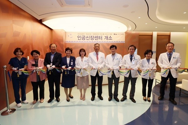 ▲ 일산차병원이 만성콩팥병 환자를 위해 개인맞춤형ㆍ여성친화ㆍ합병증 관리 원스톱 서비스를 제공하는 인공신장센터를 개소하고 16일 본격적인 운영에 들어갔다.