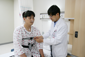 ▲ 한림대강남성심병원은 다양한 수면질환을 편안하고 정확하게 검사할 수 있는 수면다원검사실을 지난 9월 오픈했다.