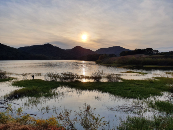 ▲ 오늘이 간다고 서러워 마라. 내일은 또 내일의 태양이 떠오른다. 오늘 다 놀지 못한 것, 내일 놀면 된다. 그런 기대를 품고 서쪽 하늘을 보면 아쉬울 것 없다.