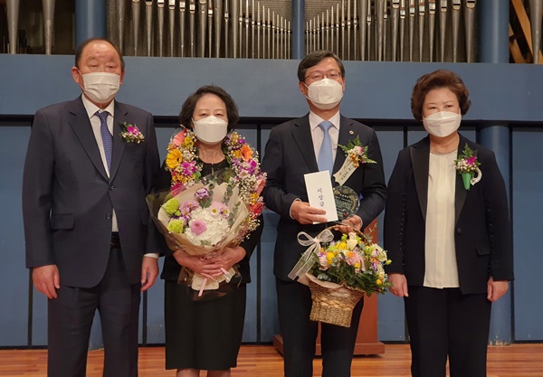 ▲ 경상북도의사회 장유석 회장이 지난 19일 금오회가 수여하는 금오대상의 수상자로 선정됐다.
