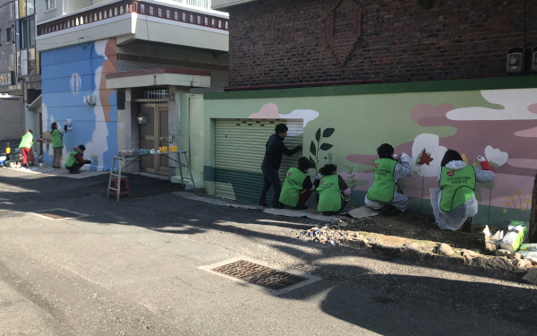 ▲ 한국건강관리협회는 꾸준한 지역사회공헌활동과 코로나19 피해극복을 위한 다양한 지원사업을 펼친 점을 인정받아 2020 지역사회공헌 인정기업으로 선정됐다.