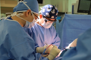 ▲ 가톨릭대학교 은평성모병원이 정형외과 수술 6000례를 달성했다.
