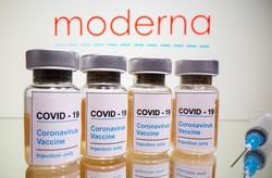 ▲ 미국 정부는 모더나의 백신을 절반 용량으로 접종해 백신 출시를 가속화하는 방안을 논의 중이다. 사진=로이터