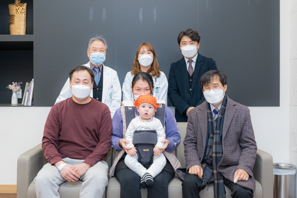▲ 선천성 심장병을 앓고 있던 생후 9개월 몽골 아기가 한국에서 건강을 회복했다.