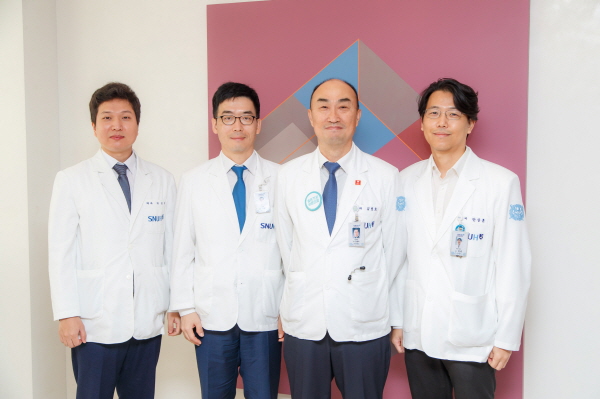 ▲ 분당서울대병원 위장관외과팀. (좌측부터) 박영석 교수, 서윤석 교수, 김형호 교수, 안상훈 교수.