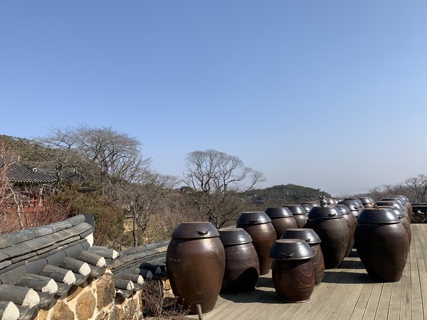 ▲ 항아리에 대한 추억은 누구에게나 있다. 군침도는 무엇이 그 안에 있기에 어떤 이에게 항아리는 설렘이 되기도 한다.