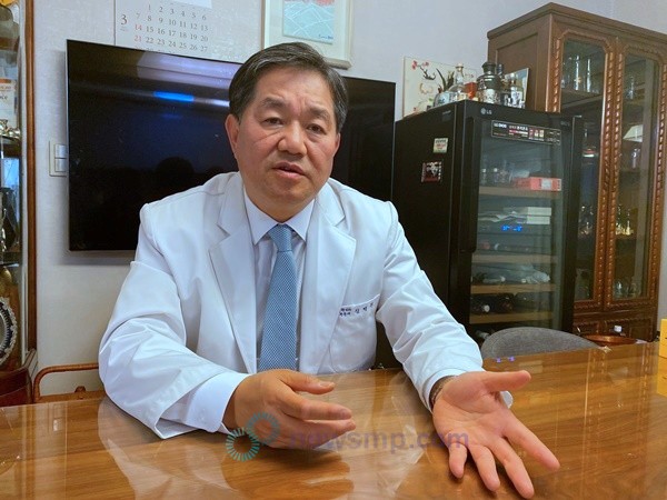 ▲ 서울시의사회 대의원회의 새 의장에 도전장을 내민 두 후보 중 기호 1번 김영진 후보는 최근 대한의사협회 출입기자단과의 인터뷰를 통해 서울시의사회를 위해 일할 수 있는 마지막 기회를 달라고 호소했다.