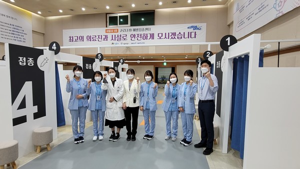 ▲ 서울시와 서울대병원이 함께 구축한 서울시 1호 예방접종센터에는 서울대병원의 의료진 15명이 파견돼 활동하고 있다.