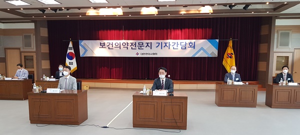 ▲ 최근 논란이 되고 있는 비급여 진료비용 고시 의무화와 관련, 한의협이 한의 비급여 목록 고시와 한의 실손보험 보장 없는 비급여 보고체계 도입은 어불성설이라는 입장을 표명했다.