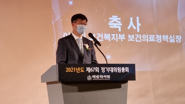 ▲ 보건복지부 이기일 보건의료정책실장은 약사회 정기총회에서 공공심야약국 설치 등 약사의 전문성 강화를 위해 노력하겠다고 밝혔다.