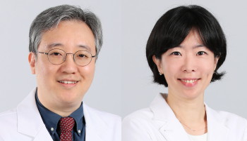▲ 김원 교수(좌)와 구보경 교수