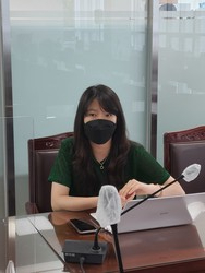 ▲대한약사회 정수연 정책이사가 닥터나우 및 약 배달 규제 철폐 관련 현안을 설명하고 있다.