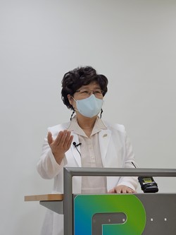 ▲ 양덕숙 전 약학정보원장은 출마 기자회견을 통해 약 배달에 약사회 차원의 대비책이 필요하다고 전했다.