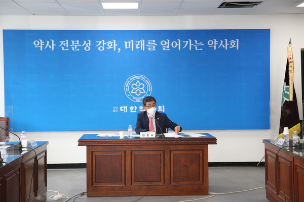 ▲ 약사면허관리원 김준수 원장은 약사 면허신고 시작 한 달 만에 2만명 이상이 신고를 완료했다고 밝혔다.