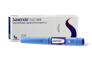 ▲ 한국 노보 노디스크제약은 세계 최초 GLP-1(Glucagon-Like Peptide 1) 유사체 비만 치료제 삭센다펜주 6mg/ml(성분명: 리라글루티드)가 체중 감소 효과와 장기 안전성을 바탕으로 2분기 비만치료제 시장에서 25.8%의 점유율을 차지하며 1분기에 이어 1위 를 수성했다고 밝혔다.