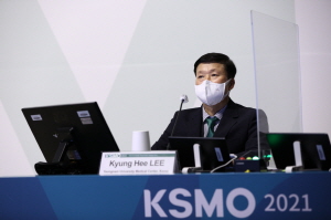 ▲ 암젠코리아는 온라인으로 개최된 ‘2021 대한종양내과학회 국제학술대회(Korean Society of Medical Oncology 이하, KSMO)에서 골격계 합병증 예방 치료의 최신 지견을 공유하기 위한 ‘골전이 고형암: 골격계 합병증 예방 치료’ 심포지엄을 성료했다.