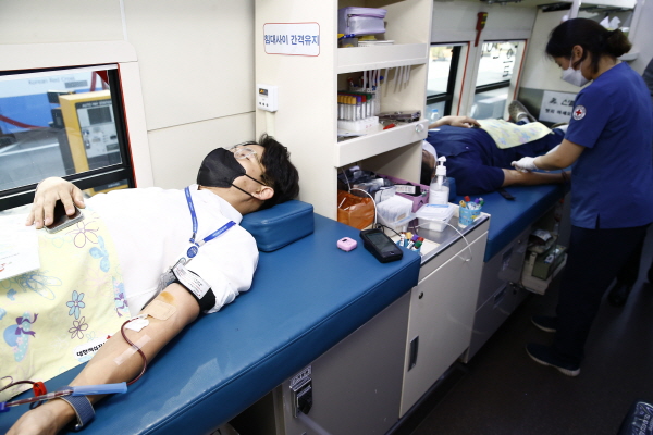 ▲ 국민건강보험 일산병원은 22일(금) 생명 나눔 실천의 일환으로 임직원 단체 헌혈을 실시했다.