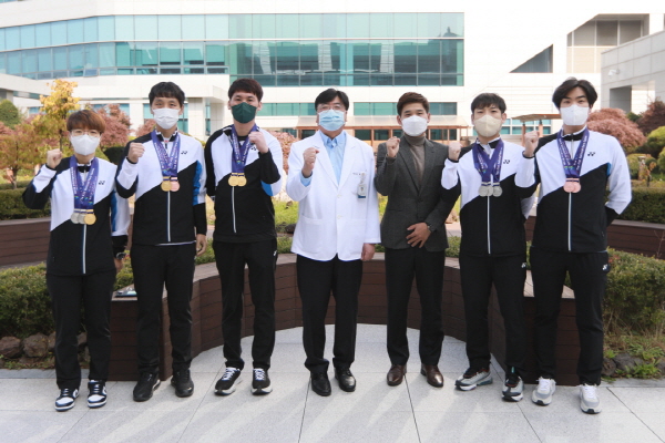 ▲ 서울의료원 장애인배드민턴팀이 국내 장애인스포츠 최대 축제인 전국장애인체육대회에서 금메달 4개를 포함, 출전 전 종목 메달을 획득하며 최고의 성적을 거뒀다.