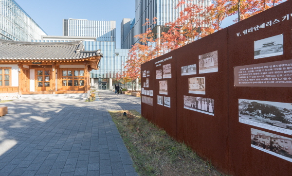 ▲ 이화학당은 보구녀관 설립 134주년을 맞아 27일, 이대서울병원에서 기념 예배 및 보구녀관 역사 사진전을 개최했다.