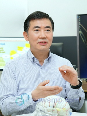 ▲ 서 교수는 “앞으로 뇌전증 치료의 핵심은 약의 기전이 될 것”이라면서 “과거에는 단일 약제 최대 용량에 다른 약 몇 개 섞는 정도였지만, 앞으로의 뇌전증 약물 치료 트렌드는 약의 기전으로 갈 것이며, 새로운 기전의 신약이 환자들에게 힘이 됐으면 하는 바람”이라고 전했다.