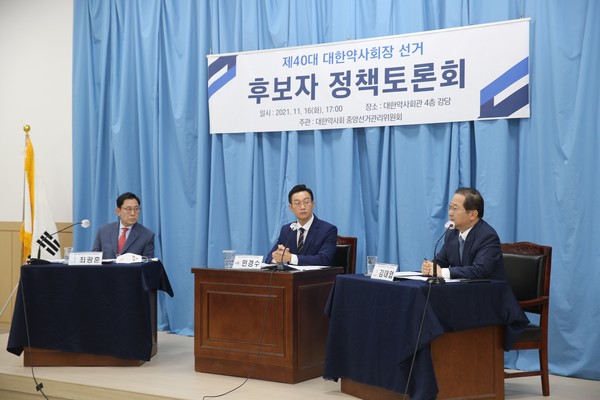 ▲ 최광훈, 김대업 후보는 토론회에서 만나 서로의 정책을 검증했다.