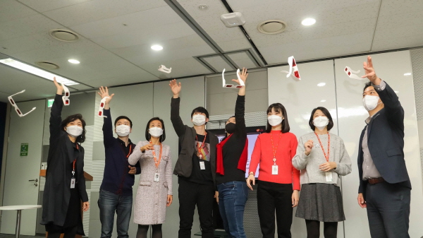 ▲ GSK의 HIV 전문기업 비브 헬스케어는 12월 1일 세계 에이즈의 날을 맞아 임직원을 대상으로 사내 HIV 질환 교육세션을 진행하고 ‘Think Positive’ 캠페인을 론칭 했다고 밝혔다.
