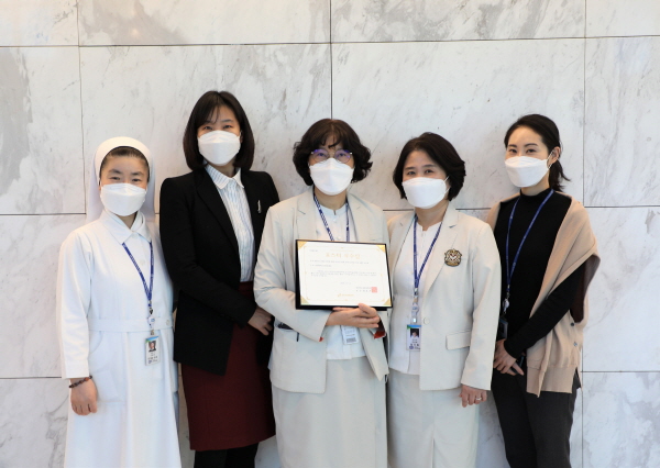 ▲ 가톨릭대학교 성빈센트병원이 최근 개최된 2021 한국의료질향상학회 온라인 학술대회에서 우수 포스터상을 수상했다.