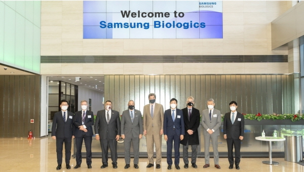 ▲ 호세 페르난데스 미국 국무부 경제성장ㆍ에너지ㆍ환경 담당 차관이 취임 후 처음으로 방한, 17일(금) 오후 인천 송도에 위치한 삼성바이오로직에 방문했다.