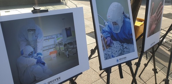 ▲ 간협 신경림 회장은 “간호사를 코로나와 맞서 싸운 영웅들이라 칭찬만할 뿐 간호사에 대한 낮은 처우와 높은 업무강도는 바뀐게 없다”면서 “간호사들은 번아웃을 호소하고 있다”고 토로했다.