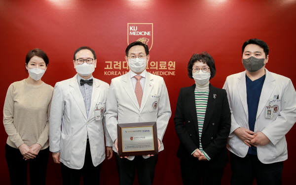 ▲ 고려대학교 안암병원은 지난 2월 18일에 한국자원봉사자협의회에서 진행하는 은둔환자지원사업단과 업무협약을 체결했다.