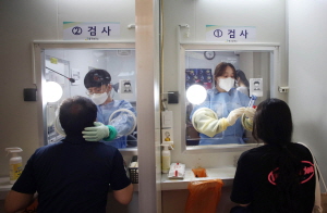 ▲ 간호대 실습생도 보호자와 간병인처럼 PCR(유전자증폭) 검사가 건강보험 적용 대상이 된다.