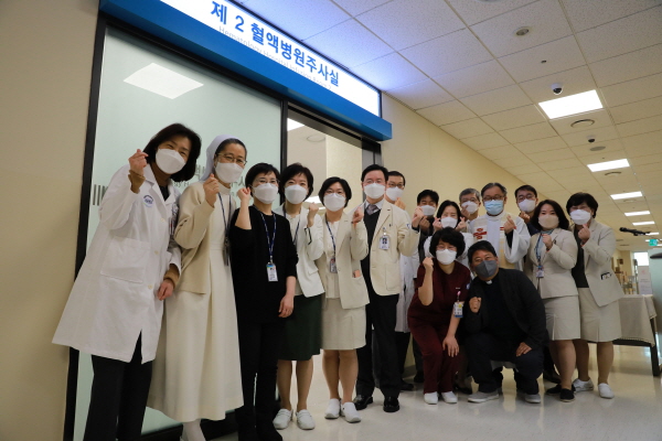 ▲ 가톨릭대학교 서울성모병원 혈액병원은 검사 및 치료 시 고객의 편의 증진을 위해 골수검사실을 새롭게 개설하고, 항암주사실을 확장했다.
