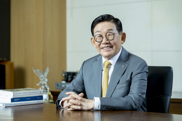 ▲ 이종호 JW그룹 명예회장이 ‘제3회 대한민국 약업대상’ 제약바이오 부문 수상의 영예를 안았다.