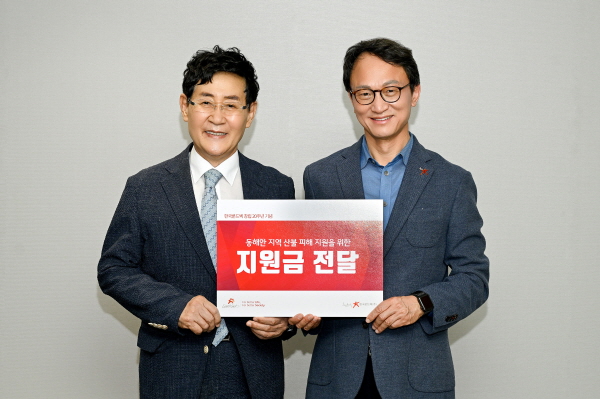 ▲ 한국룬드벡은 18일 창립 20주년을 맞아 동해안 산불 피해 이재민의 주거 환경 재건을 위해 성금 1000만 원을 주거복지 국제비영리단체 ‘한국해비타트’에 기부했다. 