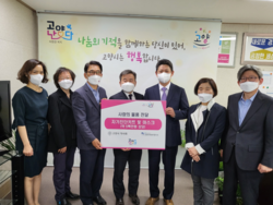▲ 고양시약사회는 21일 고양시청을 통해 코로나19 자가검사키트 및 마스크를 전달했다.