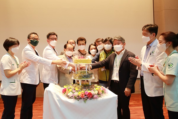 ▲ 건양대병원은 지난 2일 암센터 대강당에서 개원 22주년 기념식을 개최했다. 