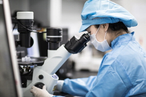 ▲ 대웅제약은 미국 식품의약국(FDA)으로부터 PRS(Prolyl-tRNA Synthetase) 저해제 DWN12088이 특발성 폐섬유증 환자를 대상으로 하는 임상 2상 시험계획(IND)을 승인 받았다고 17일 밝혔다.