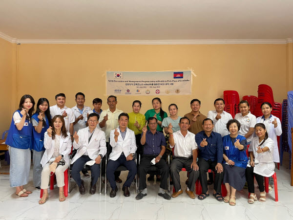 ▲ 한국건강관리협회는 전북대학교와 함께 지난 6일(토)부터 13일(토)까지 캄보디아 프놈펜에 보건의료사업단을 파견하고, ‘캄보디아 프렉프노우 mHealth를 활용한 NCD(비전염성질환)관리사업’을 실시했다. 