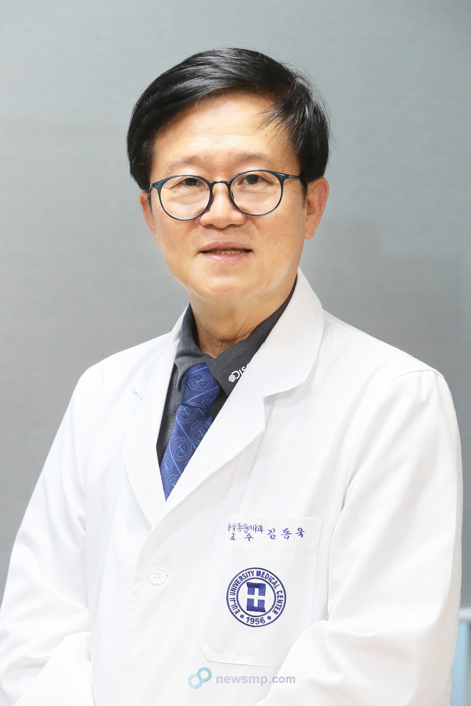 ▲ 김동욱 교수는 “이 병을 평생 연구하는 교수로서 새로운 정보들을 환자에게 효율적으로 전달하기 위한 목적으로 이번 CML Day 강의를 준비하고 있다”면서 “현재 치료받는 과정이 쉽지는 않지만 그럴수록 환자들이 지속적으로 병에 대해 관심을 갖고, 정해진 복약 지침을 잘 따라서 경제적으로 치료받을 수 있는 환경을 만드는 것이 저의 바람”이라고 전했다.
