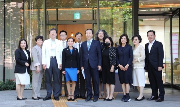 ▲ 차 의과학대학교는 지난 19일 메릴랜드 주정부와 학술, 연구 교류 확대를 위한 행사를 강남차여성병원 회의실에서 진행했다.