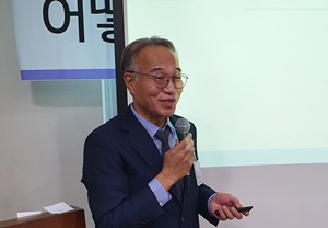 ▲ 연세대 보건정책 및 관리연구소 박은철 소장은 지난 28일 ‘필수의료, 어떻게 강화할 것인가’ 토론회에서 ‘필수의료 강화방안’이란 발제를 통해 이 같이 밝혔다.