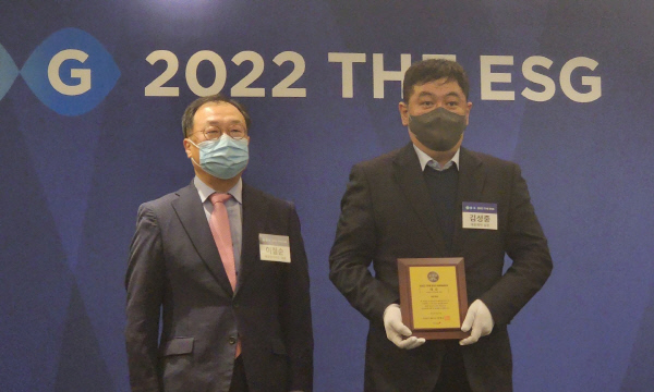 ▲ 대웅제약은 지난 15일 에프앤가이드가 주최한 ‘2022 THE ESG’ 시상식에서 사회분야 지역사회부문 대상을 수상했다고 17일 밝혔다.