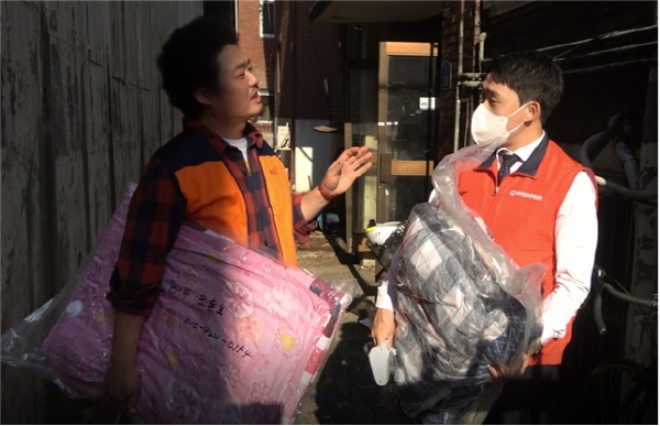 ▲ 한국건강관리협회 서울서부지부는 지난 18일(금) 따뜻한 겨울나기 위한 ‘소외 계층 이불 세탁 지원 사업’에 참여했다.